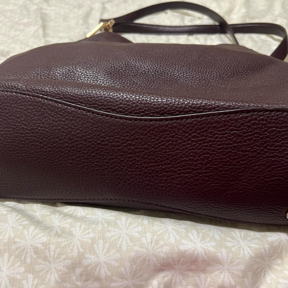 Michael Kors Raven Pebble Leather Handbag - Picture 3 of 5